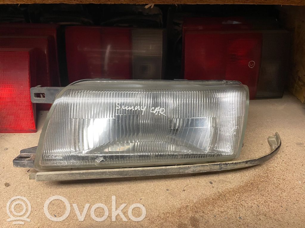 Nissan Sunny Lampa przednia 