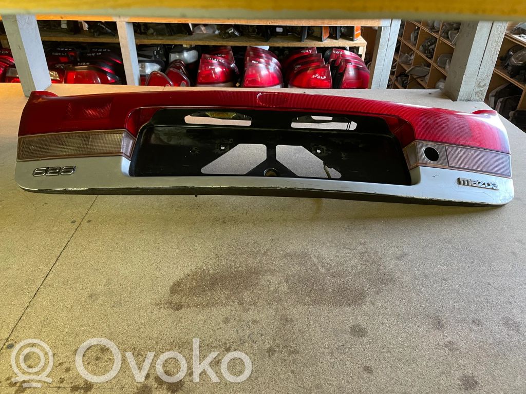 Mazda 626 Éclairage de plaque d'immatriculation 