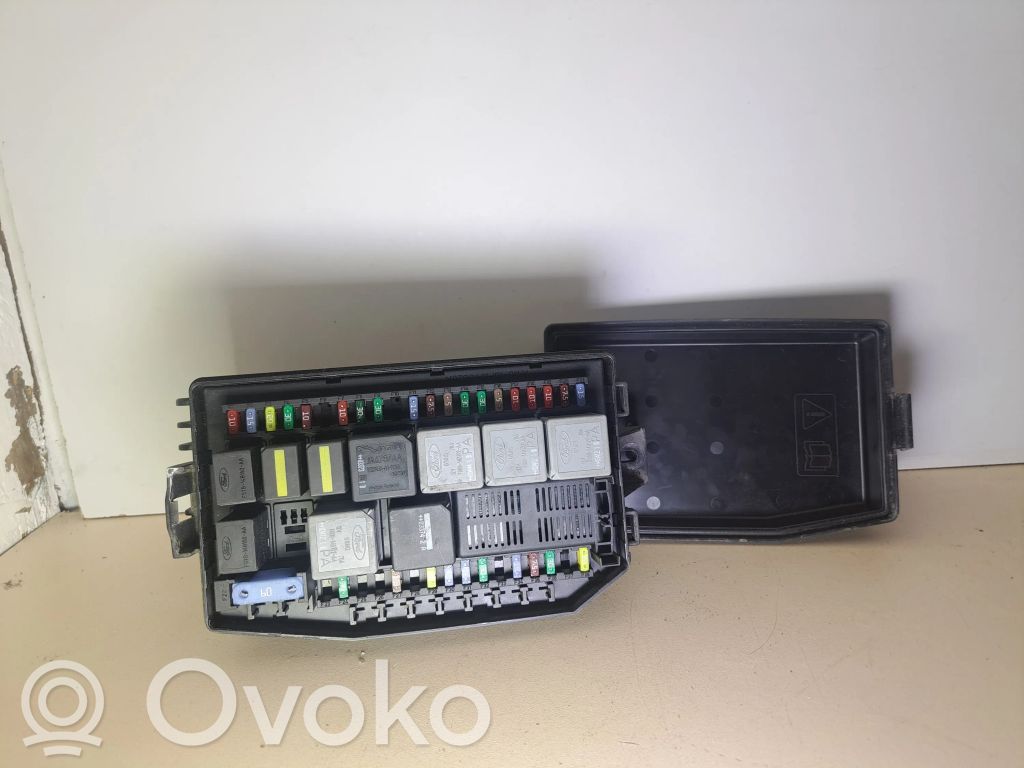 Jaguar X-Type Fuse module 