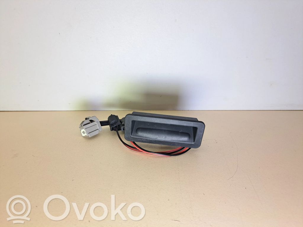 Uchwyt / Rączka otwierania klapy tylnej bagażnika   LR071910,LR015457