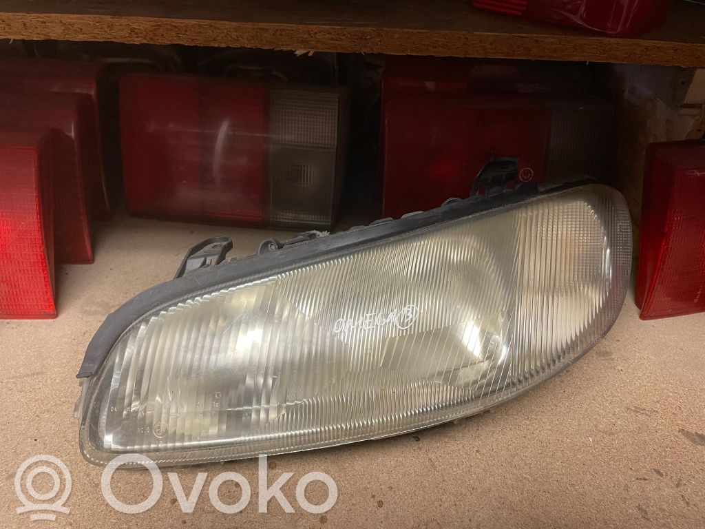 Opel Omega B1 Lampa przednia 