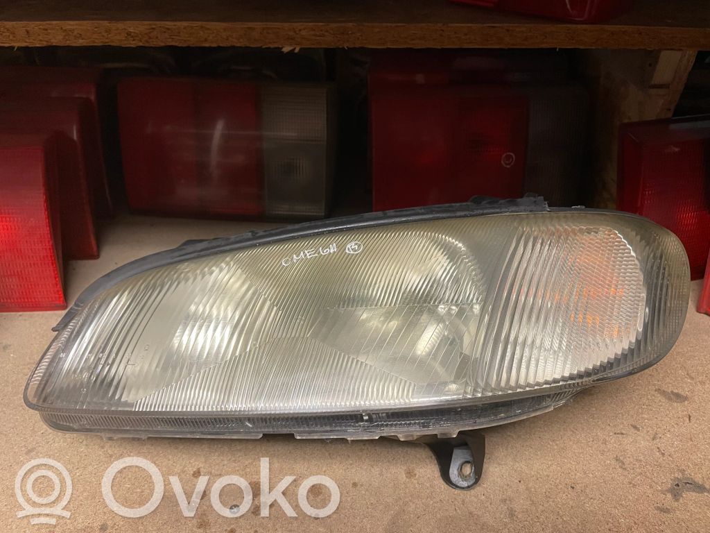 Opel Omega B1 Lampa przednia 
