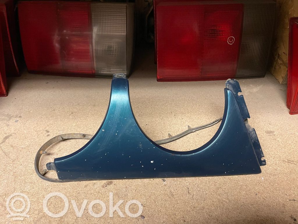 Mercedes-Benz E W210 Listwa pod lampę przednią 
