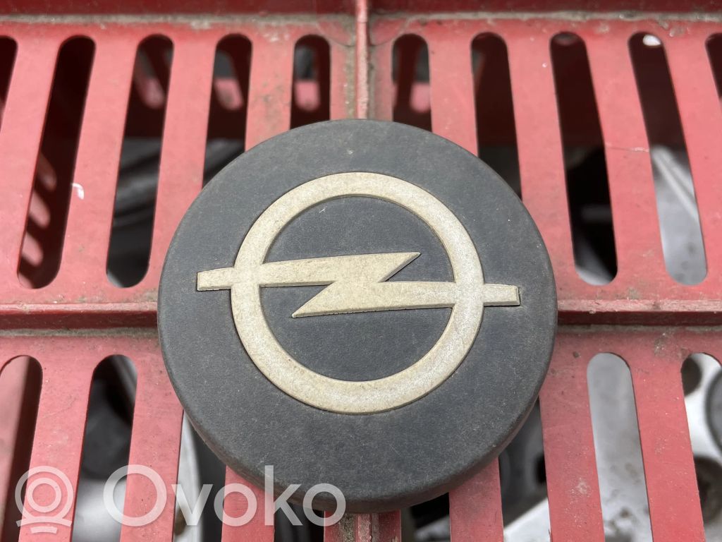 Opel Commodore C Alkuperäinen pölykapseli 