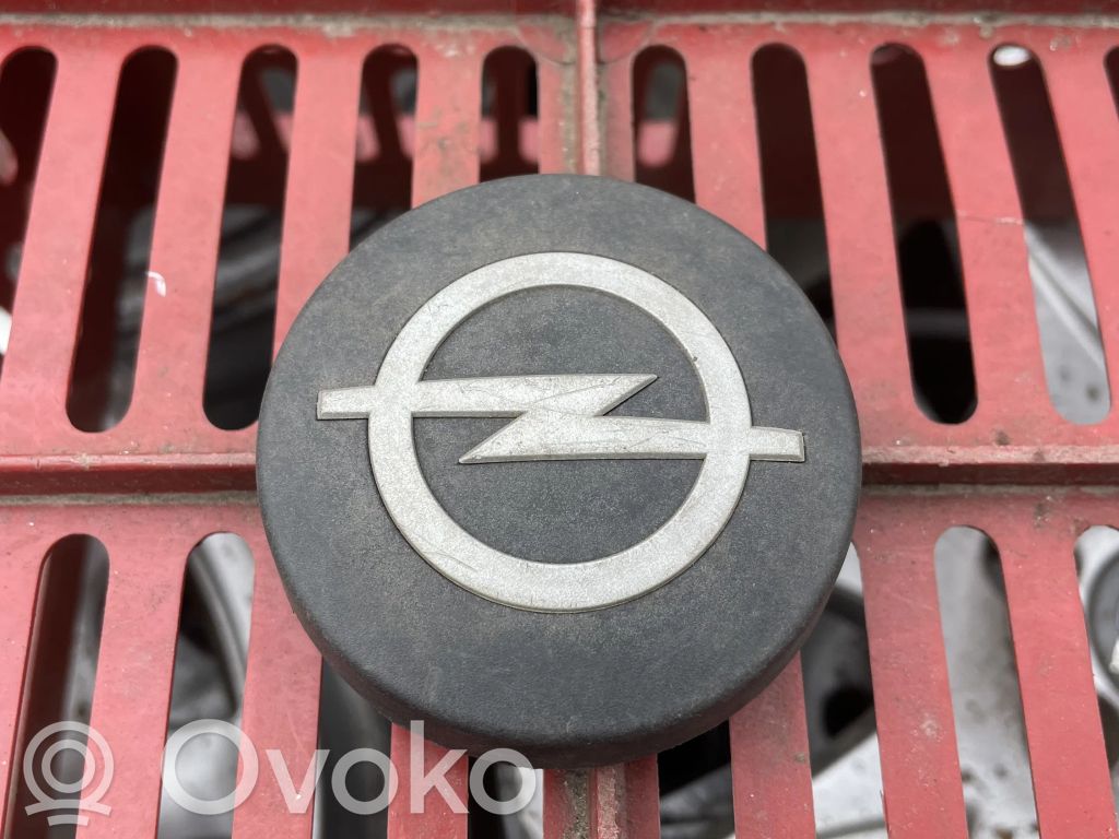 Opel Commodore C Alkuperäinen pölykapseli 