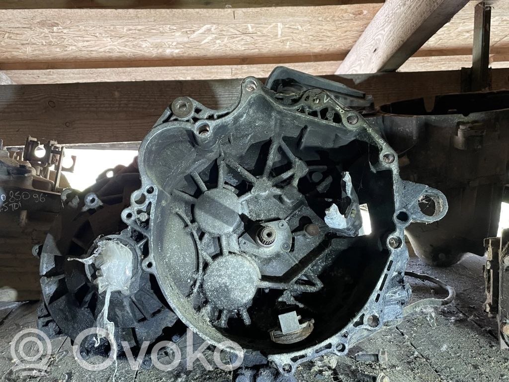 Volvo V70 Manualna 5-biegowa skrzynia biegów 
