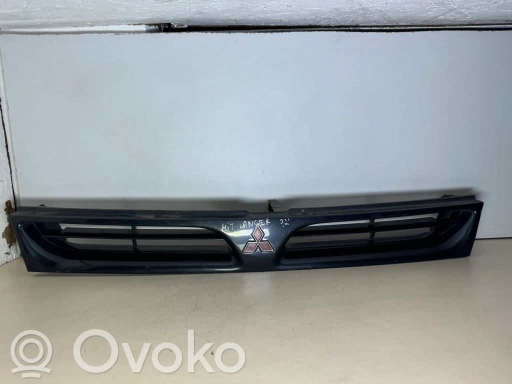 Mitsubishi Lancer Rejilla superior del radiador del parachoques delantero 