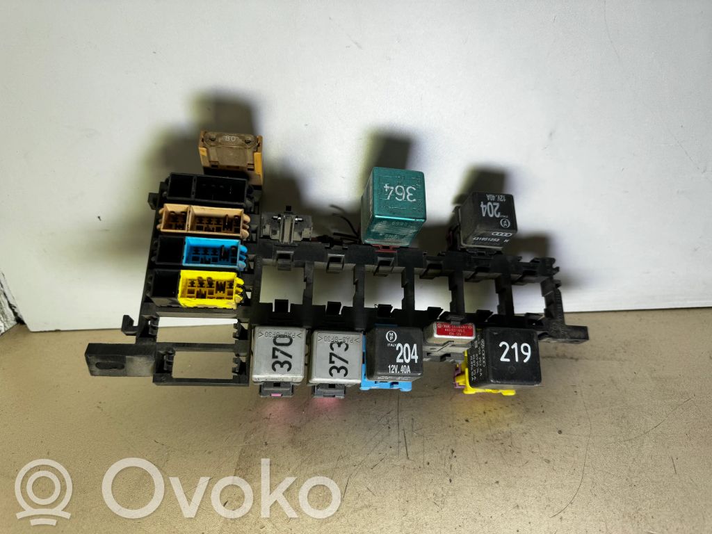 Audi 80 90 S2 B4 Module de fusibles 