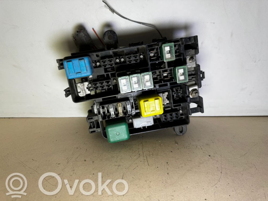 Mazda 626 Módulo de fusible 