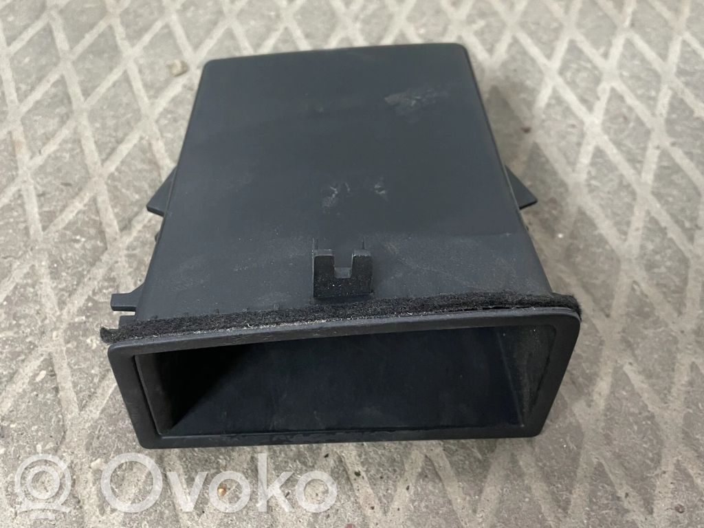 Volvo V70 plaukts 