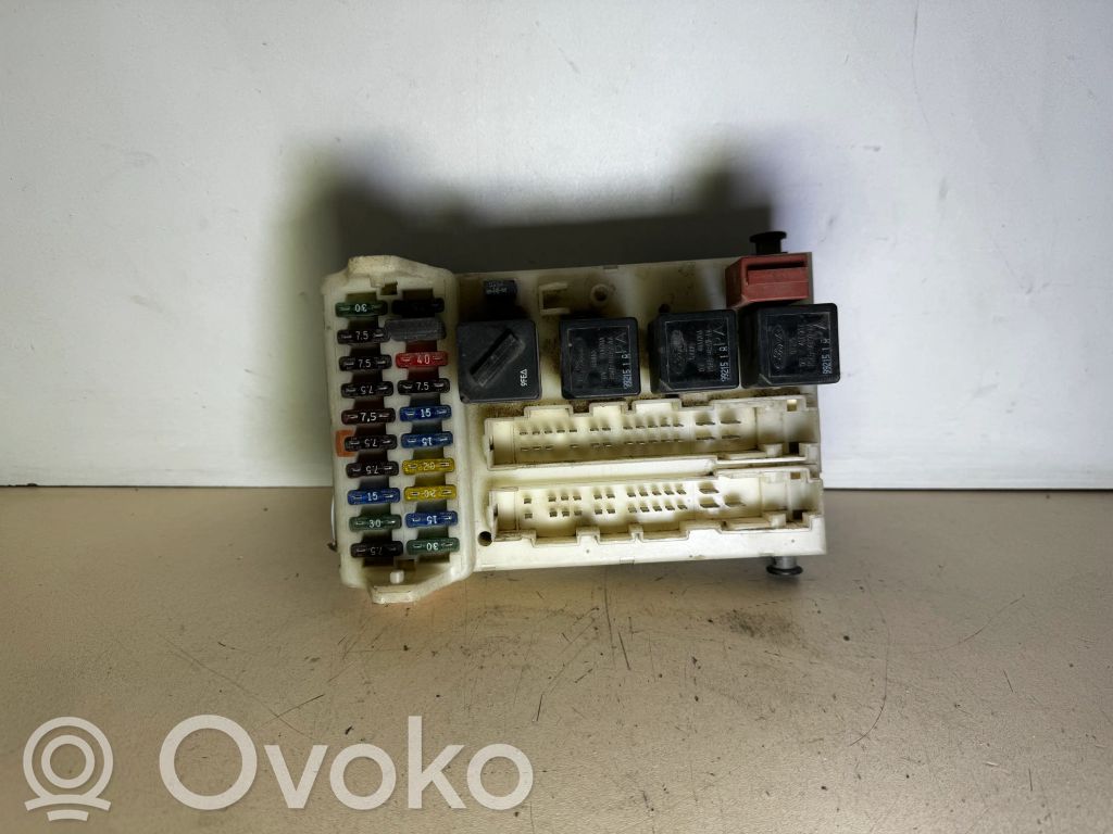 Ford Mondeo MK II Sicherungskasten 