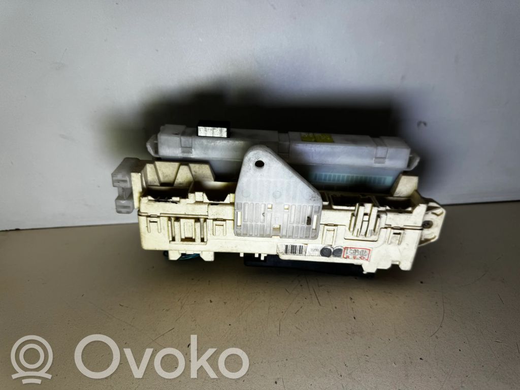 Mazda 323 F Ящик предохранителей (комплект) 