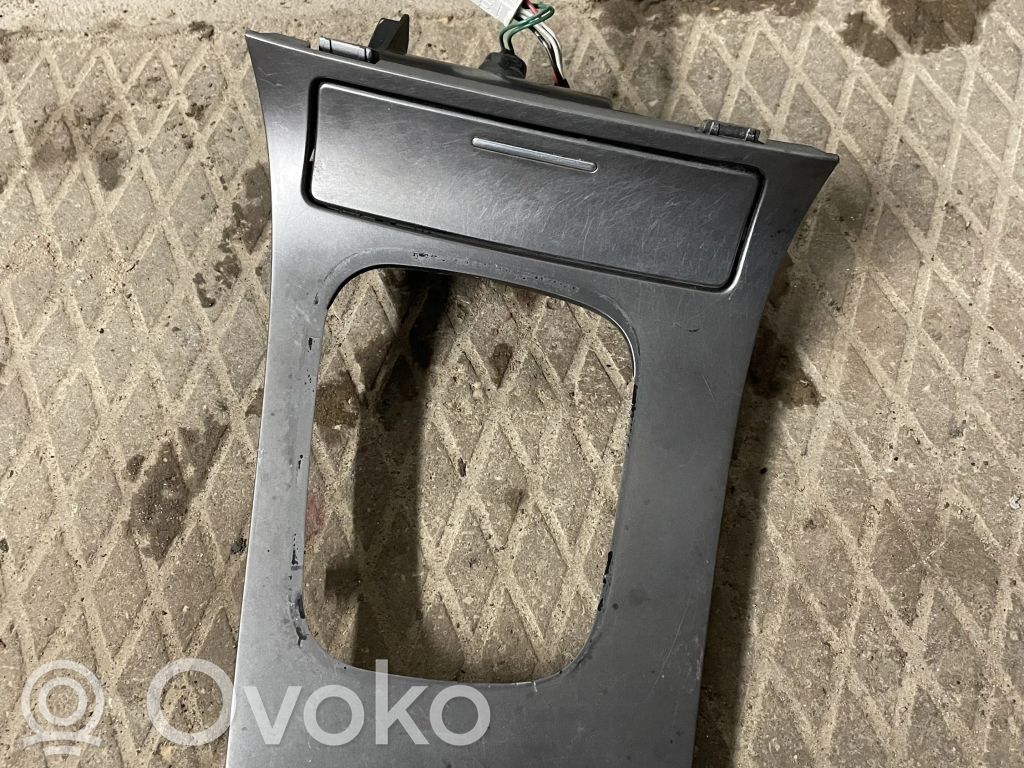 Subaru Outback Verkleidung Aschenbecher 