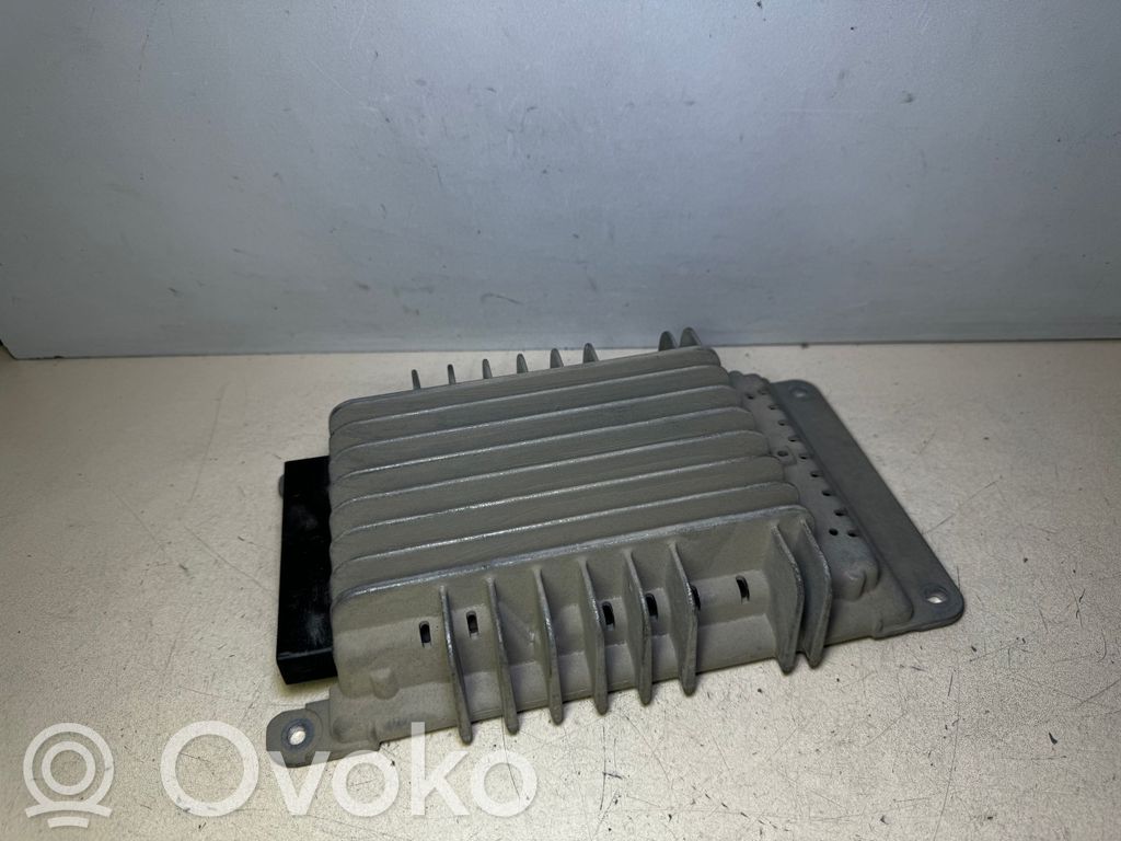 Audi A4 S4 B7 8E 8H Wzmacniacz audio 