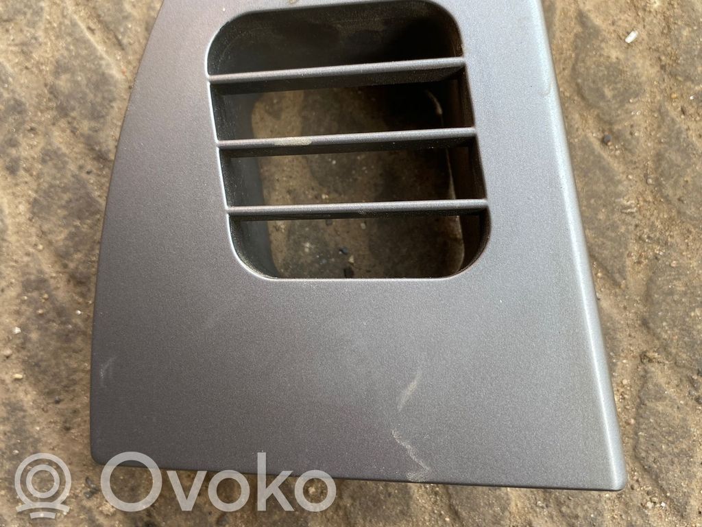 BMW 7 E65 E66 Šoninės oro grotelės 