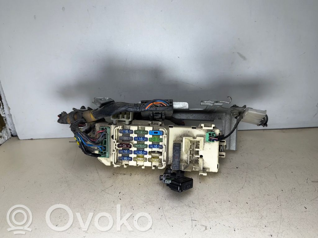 Mazda 323 Ящик предохранителей (комплект) 