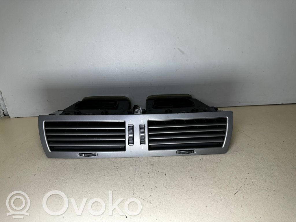 BMW 7 E65 E66 Centrinės oro grotelės 