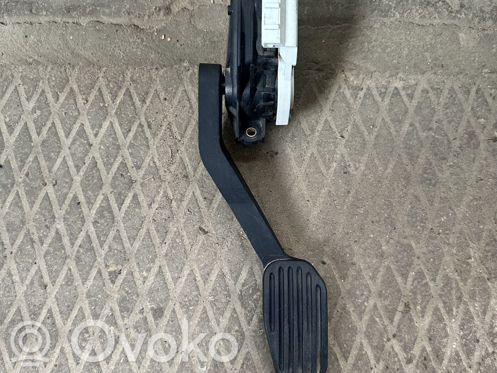 Volvo XC70 Accelerator throttle pedal 