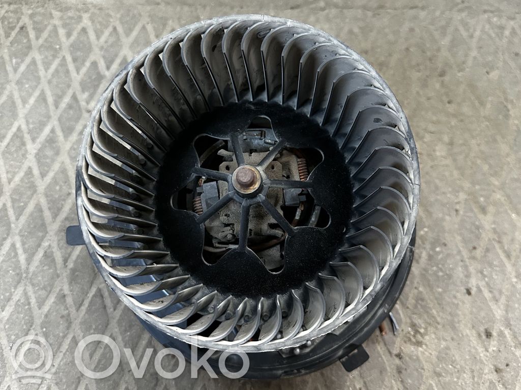 Volkswagen Touran I Lämmittimen puhallin 
