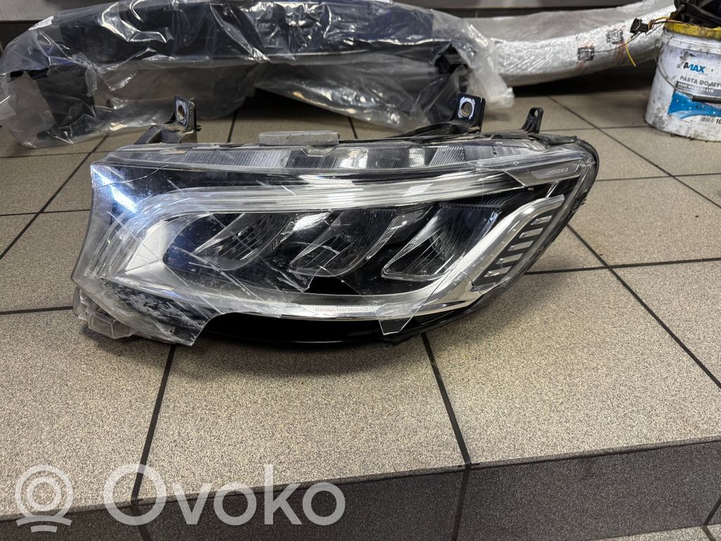 Mercedes-Benz Sprinter W907 W910 Lampa przednia 