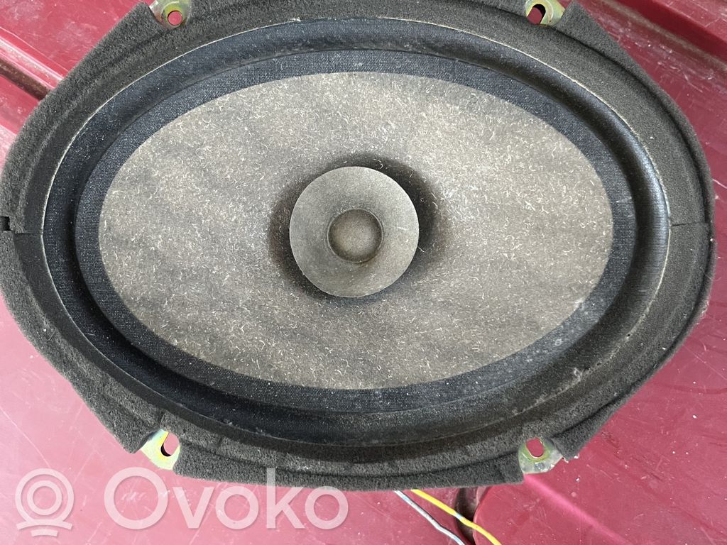 Mazda 626 Etuoven kaiutin 