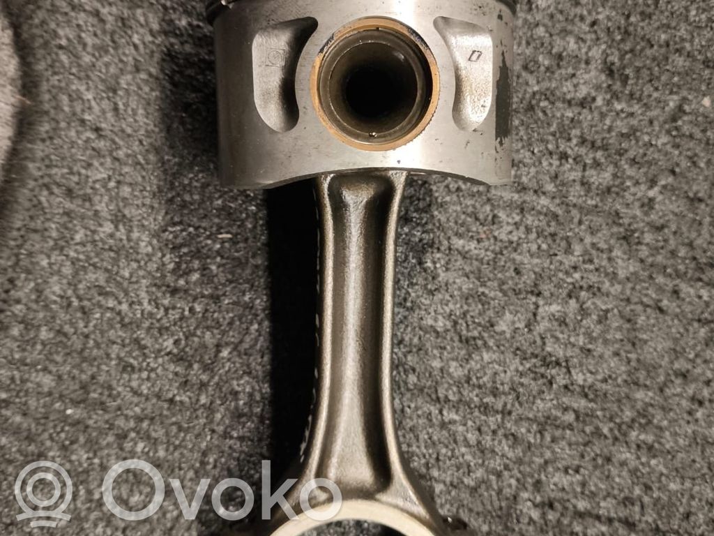 Volkswagen PASSAT B6 Pistón con biela 