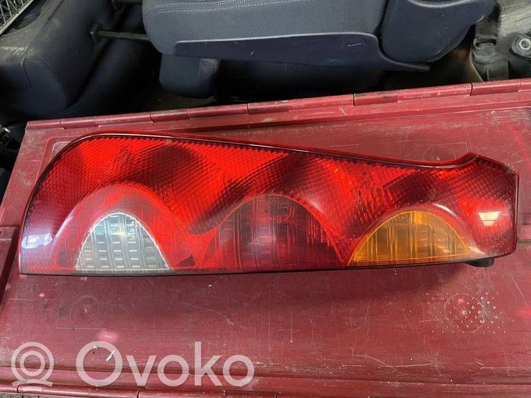 Nissan Note (E11) Galinis žibintas kėbule 