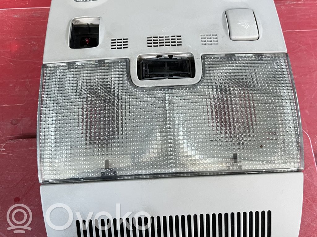 Audi A4 S4 B6 8E 8H Światło fotela przedniego 