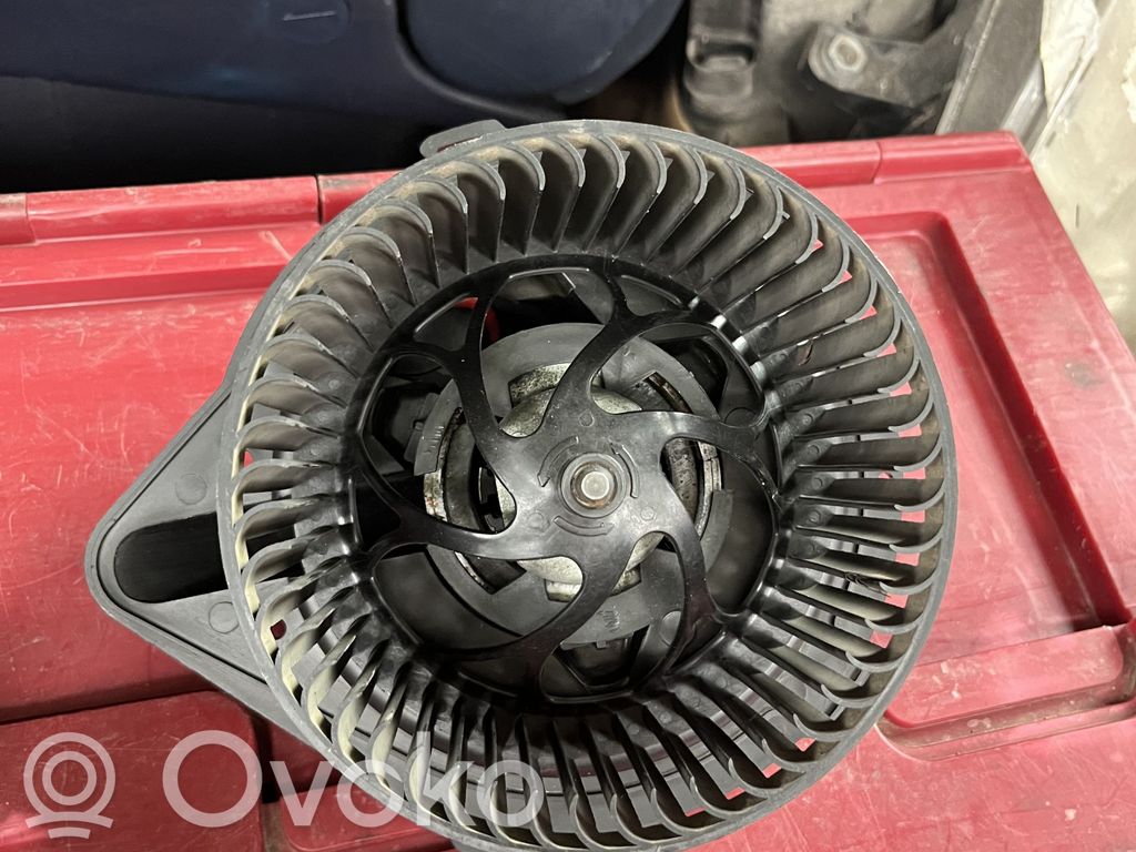 Audi 80 90 S2 B4 Lämmittimen puhallin 
