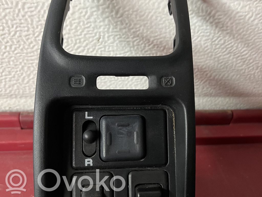 Nissan Primera Rivestimento pulsantiera specchietto 