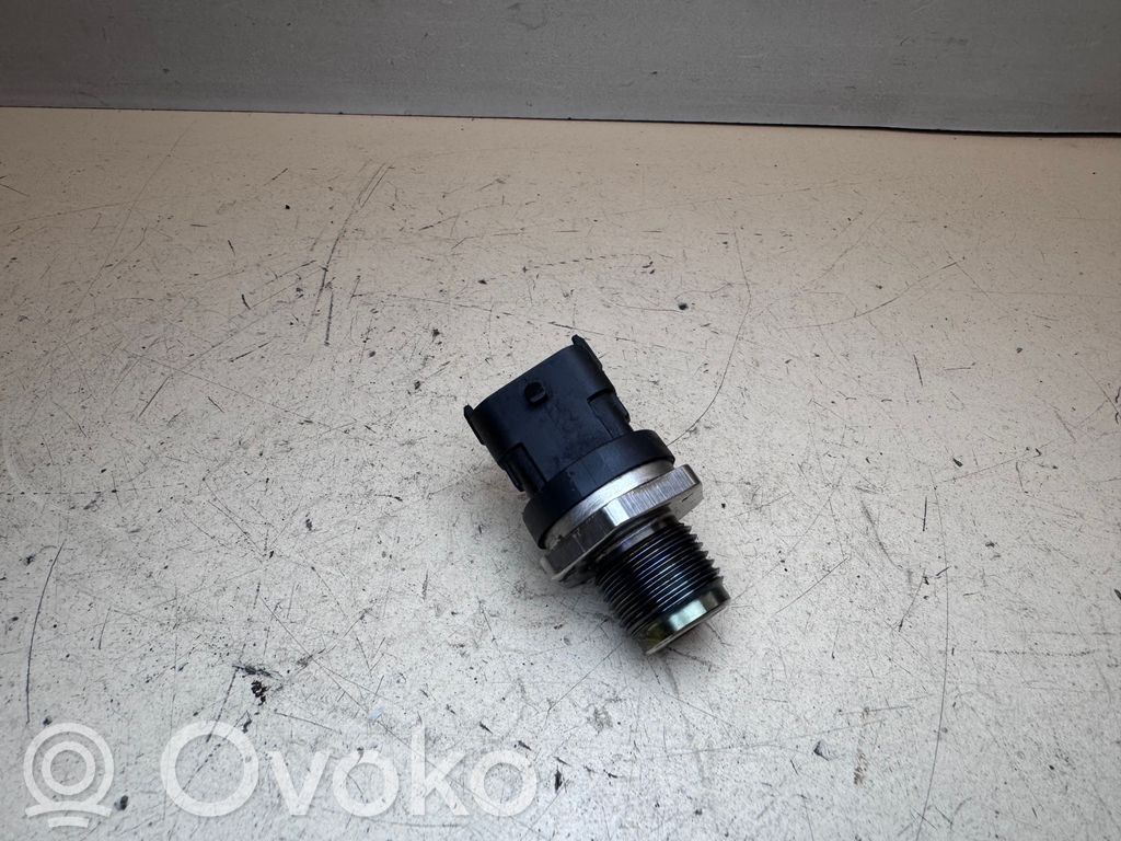 Renault Trafic II (X83) Sensor de presión de combustible 