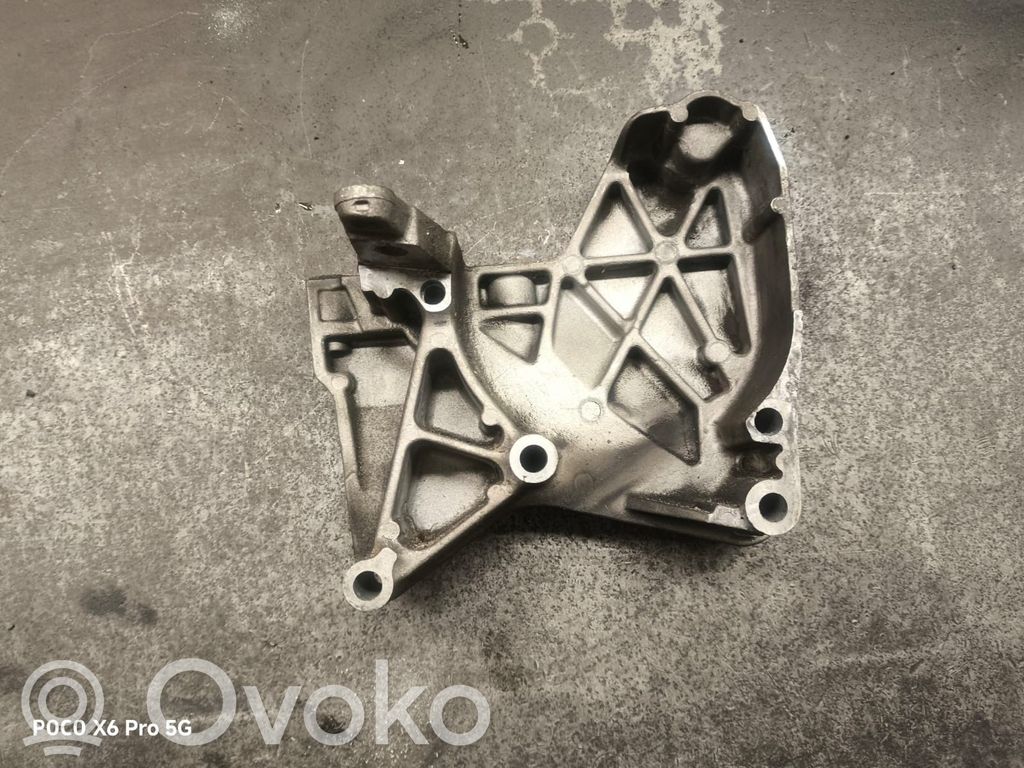 Renault Megane II Engine mounting bracket 