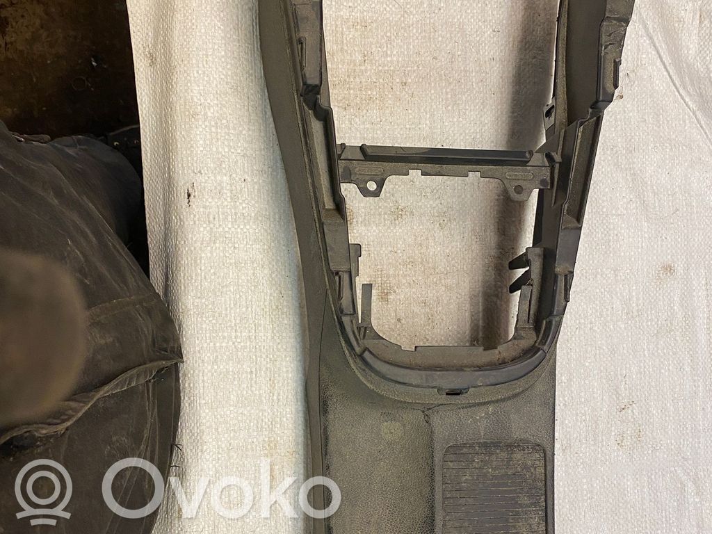 Volkswagen Golf VI Center console 