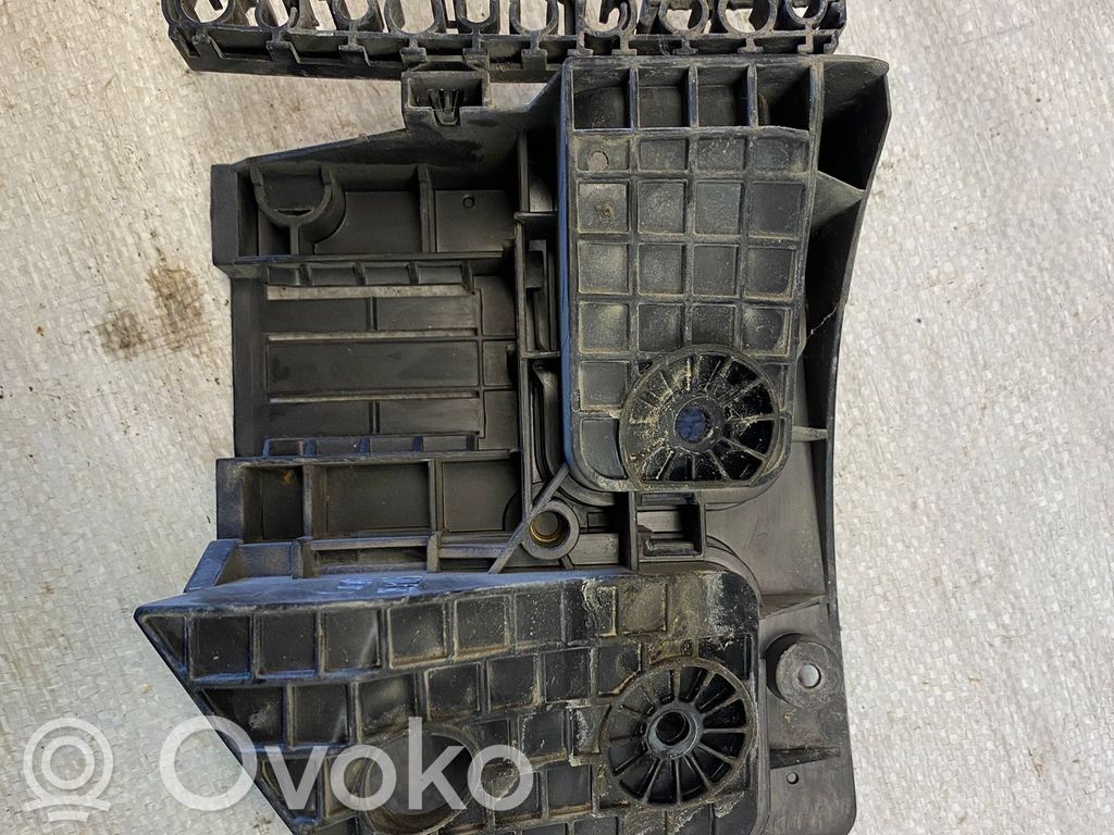 Volkswagen Golf VI Couvercle de boîte à fusibles 