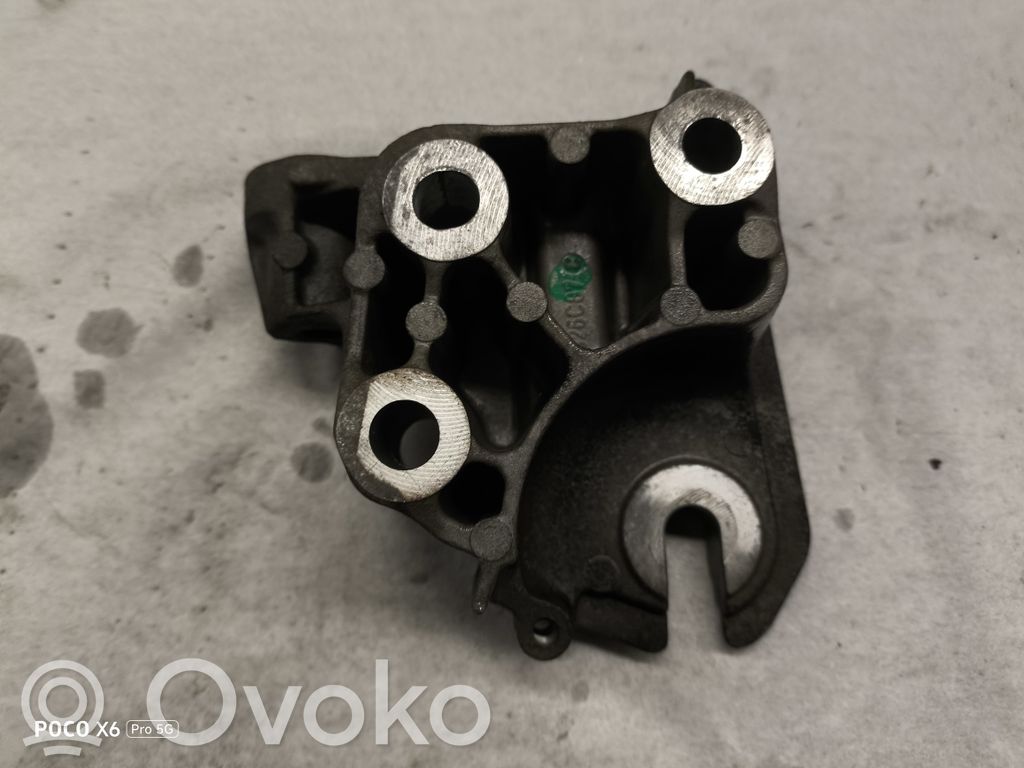 Ford Kuga I Engine mounting bracket 