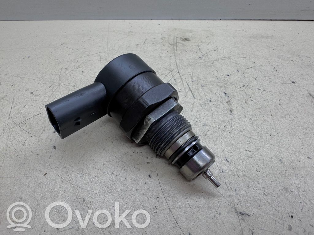 Régulateur de pression de carburant   0281002481