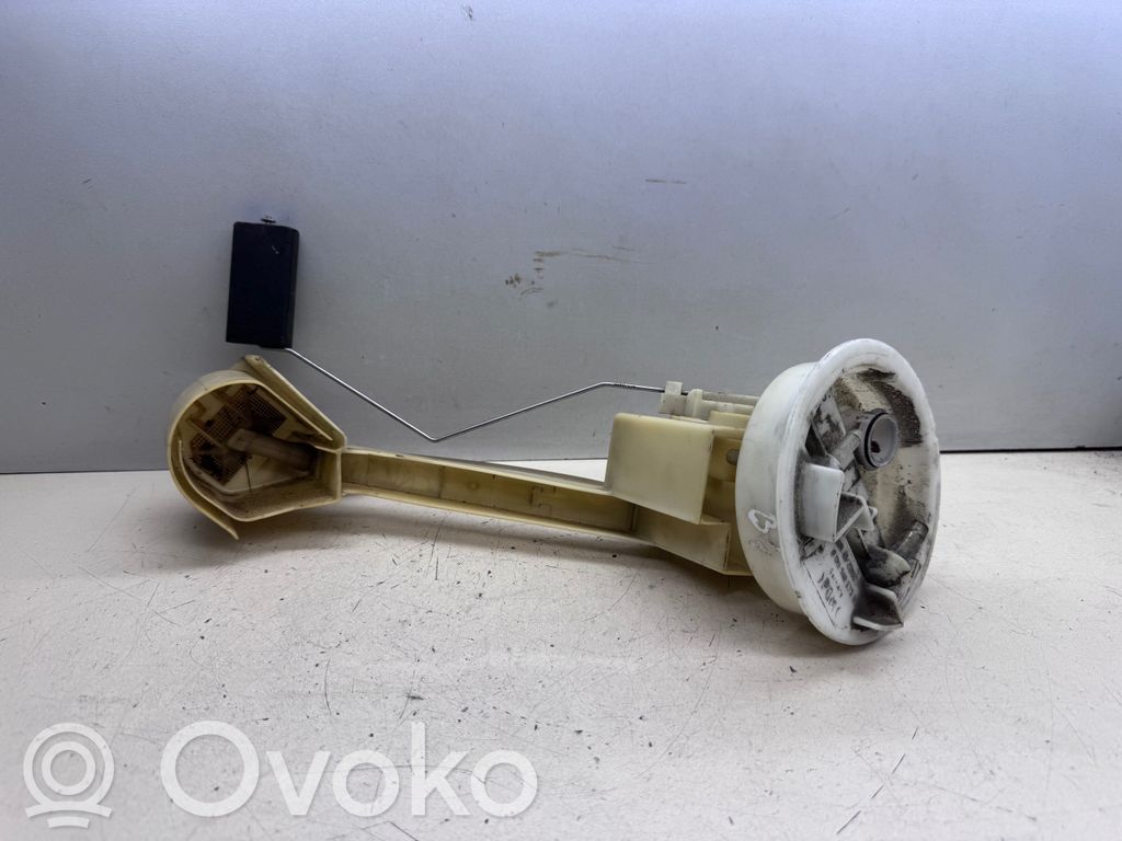 Audi A4 S4 B5 8D Bomba interna de combustible 