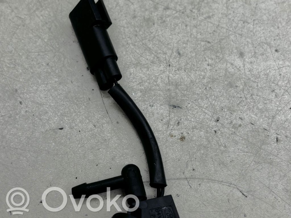 Ford Mondeo MK IV Windshield washer spray nozzle 