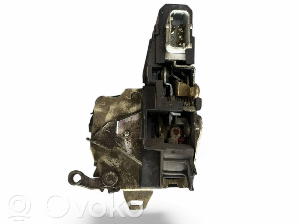 BMW 5 E39 Zamek drzwi przednich 