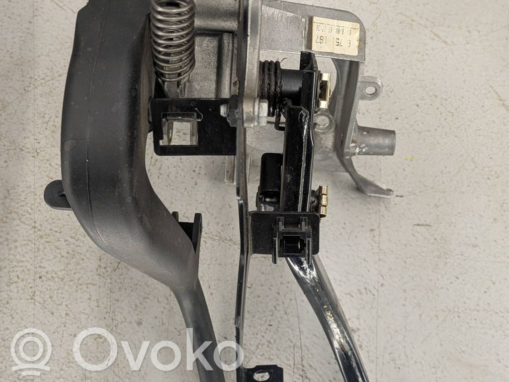 BMW 5 E39 Pedal assembly 