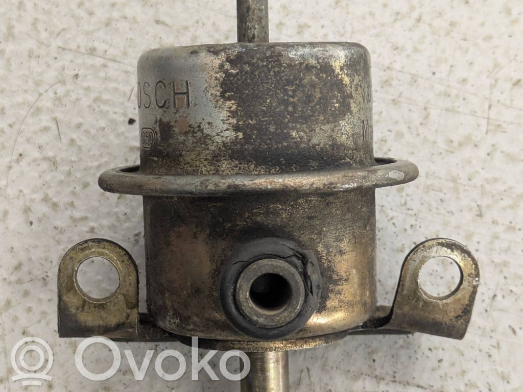 BMW 3 E30 Régulateur de pression de carburant 