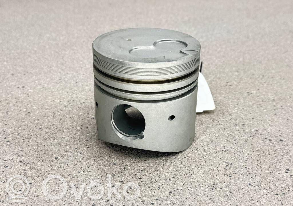 BMW 3 E30 Piston 