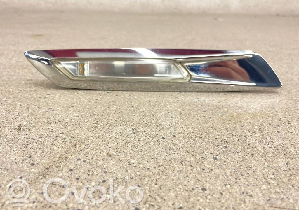 BMW 5 F10 F11 Semnalizator bară față 