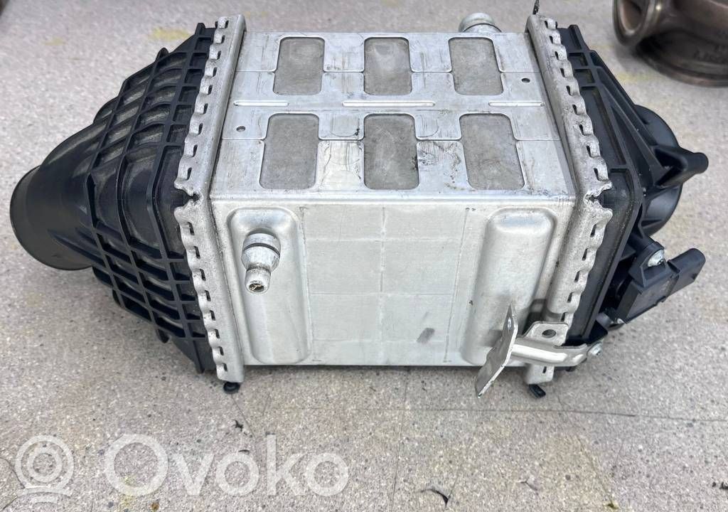 BMW M5 Interkūlerio radiatorius 