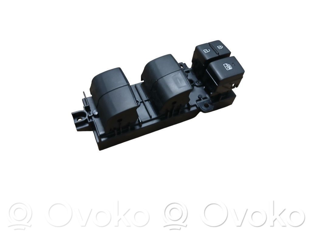 Toyota Yaris Cross Electric window control switch 
