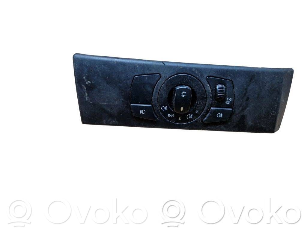Comutator lumini   33290403,69537,6953701