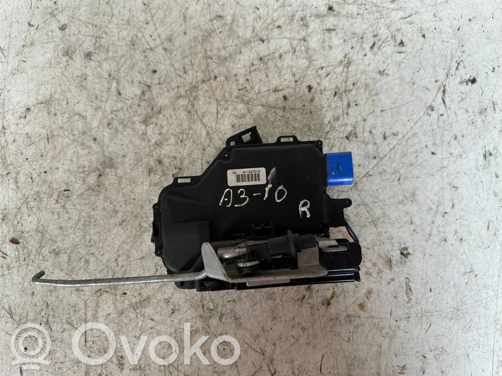 Audi A3 S3 8P Priekšpusē slēdzene 