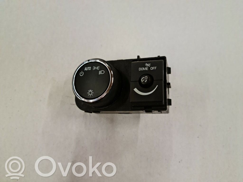 Light switch   25858426