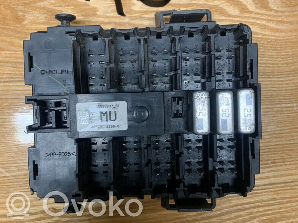 Chevrolet Suburban Fuse module 