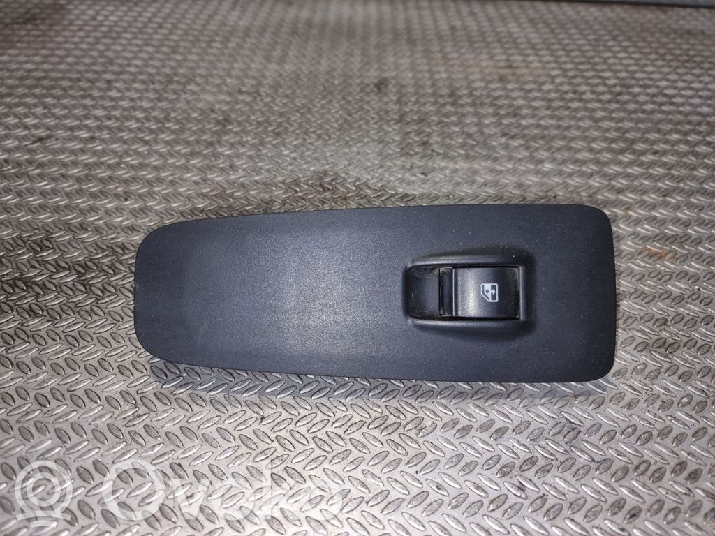 Interruptor del elevalunas eléctrico   B569